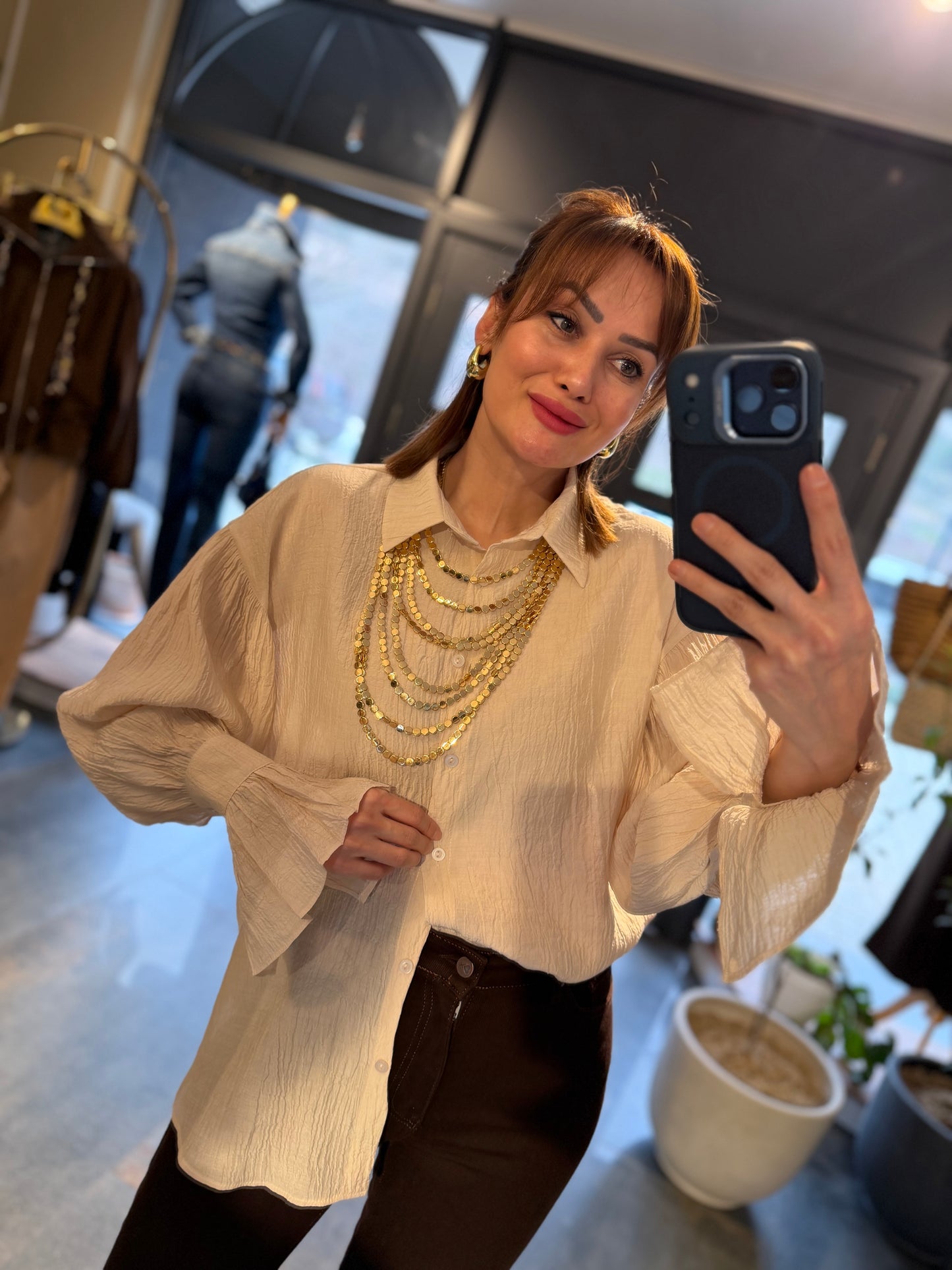 Reta Volanlı Bej Tiril Gömlek