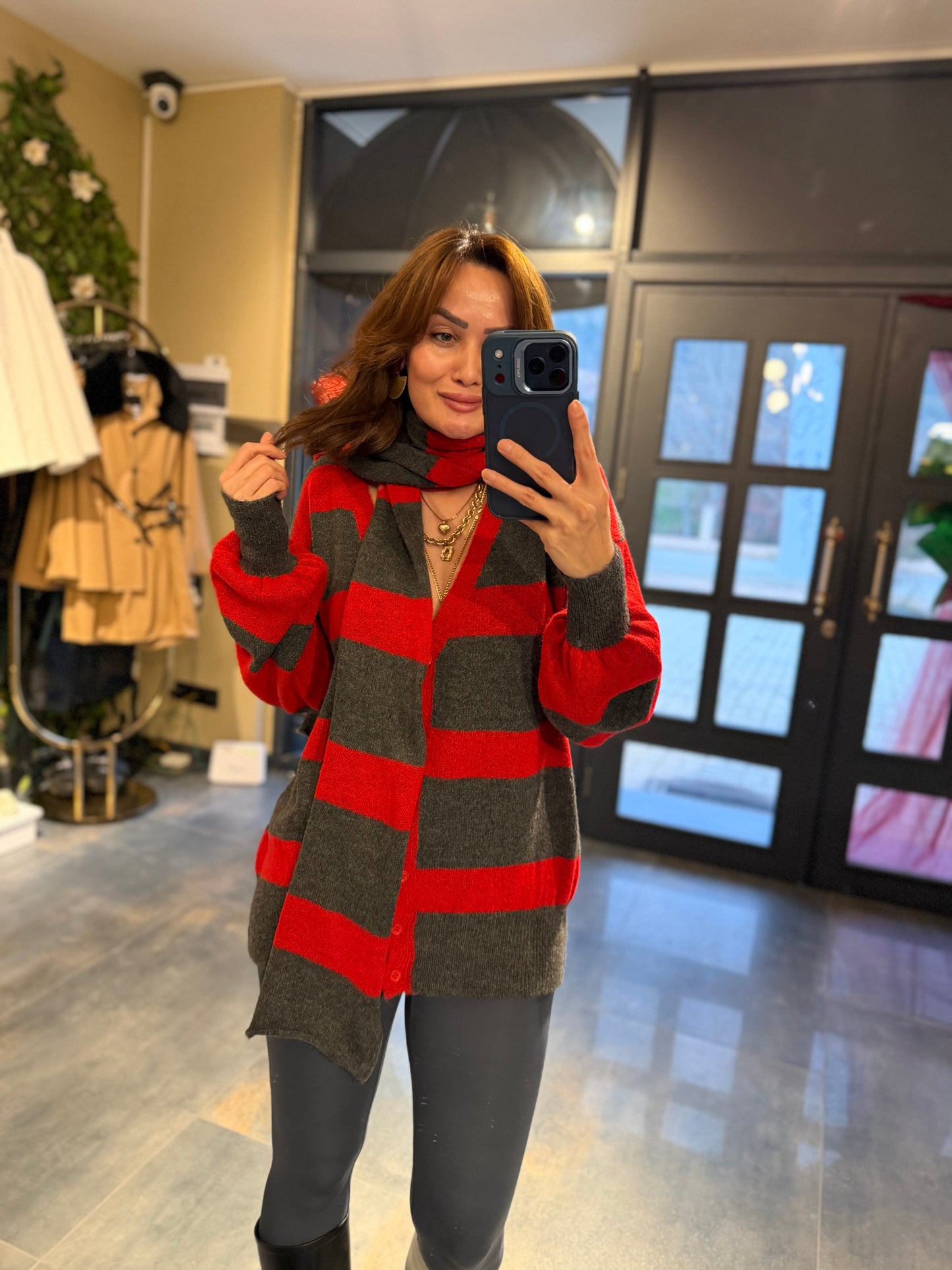 Deka Kırmızı Atkılı Hırka