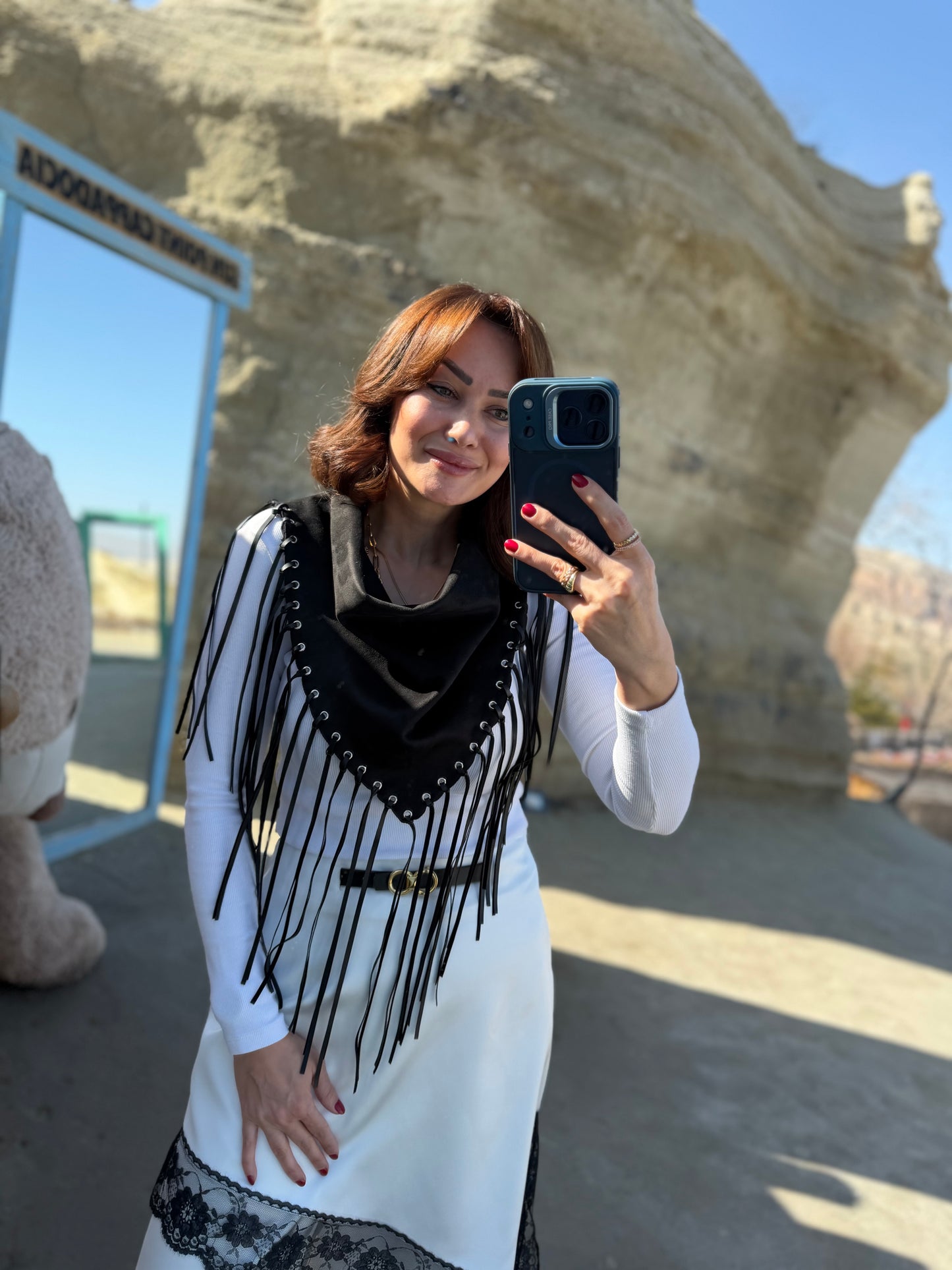 Siyah Püsküllü Boyunluk