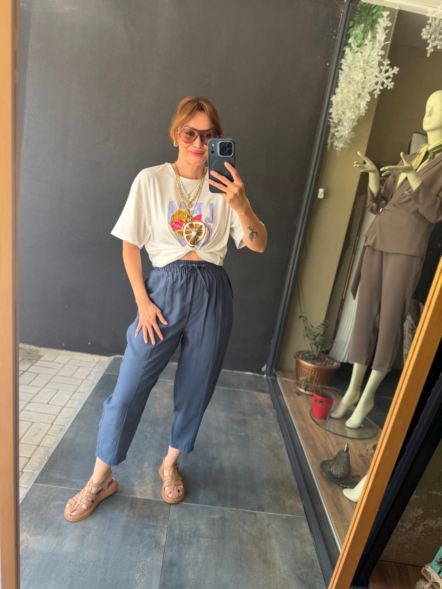 Mavi Tensel Havuç Pantolon & T-Shirt Kombin