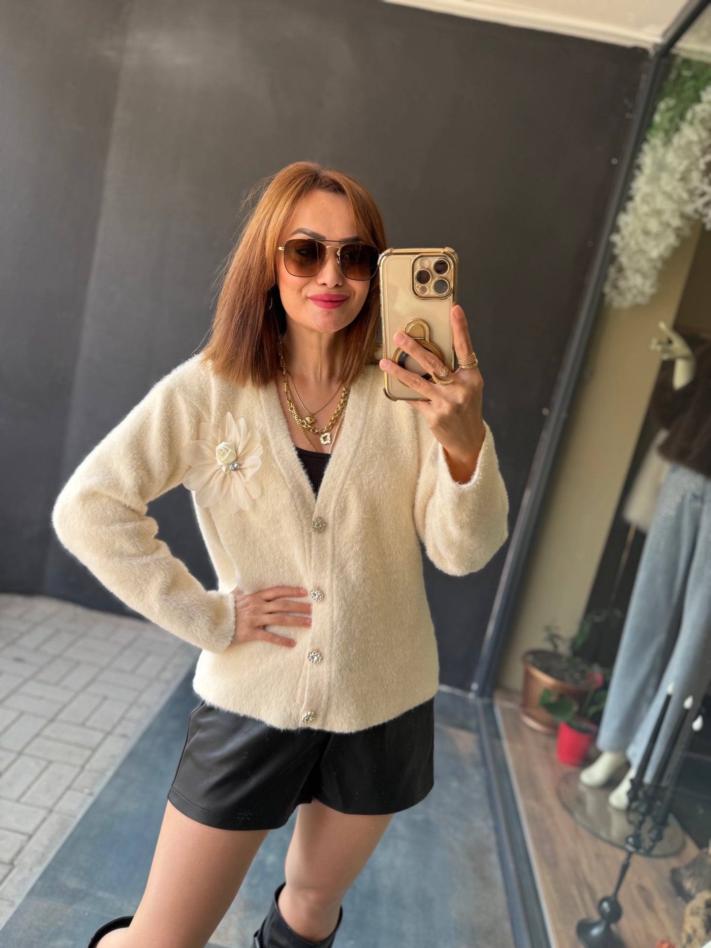 Angeli Broşlu Bej Kaşmir Hırka