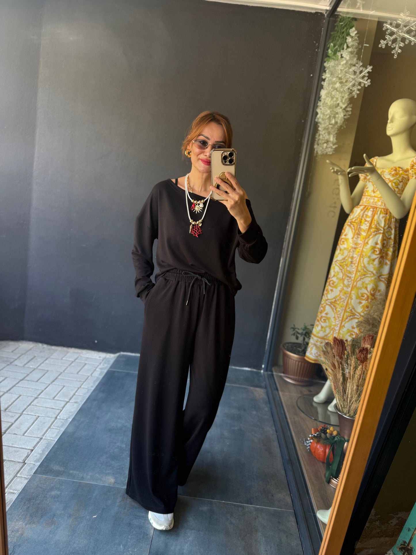 Latest Siyah Modal Takım