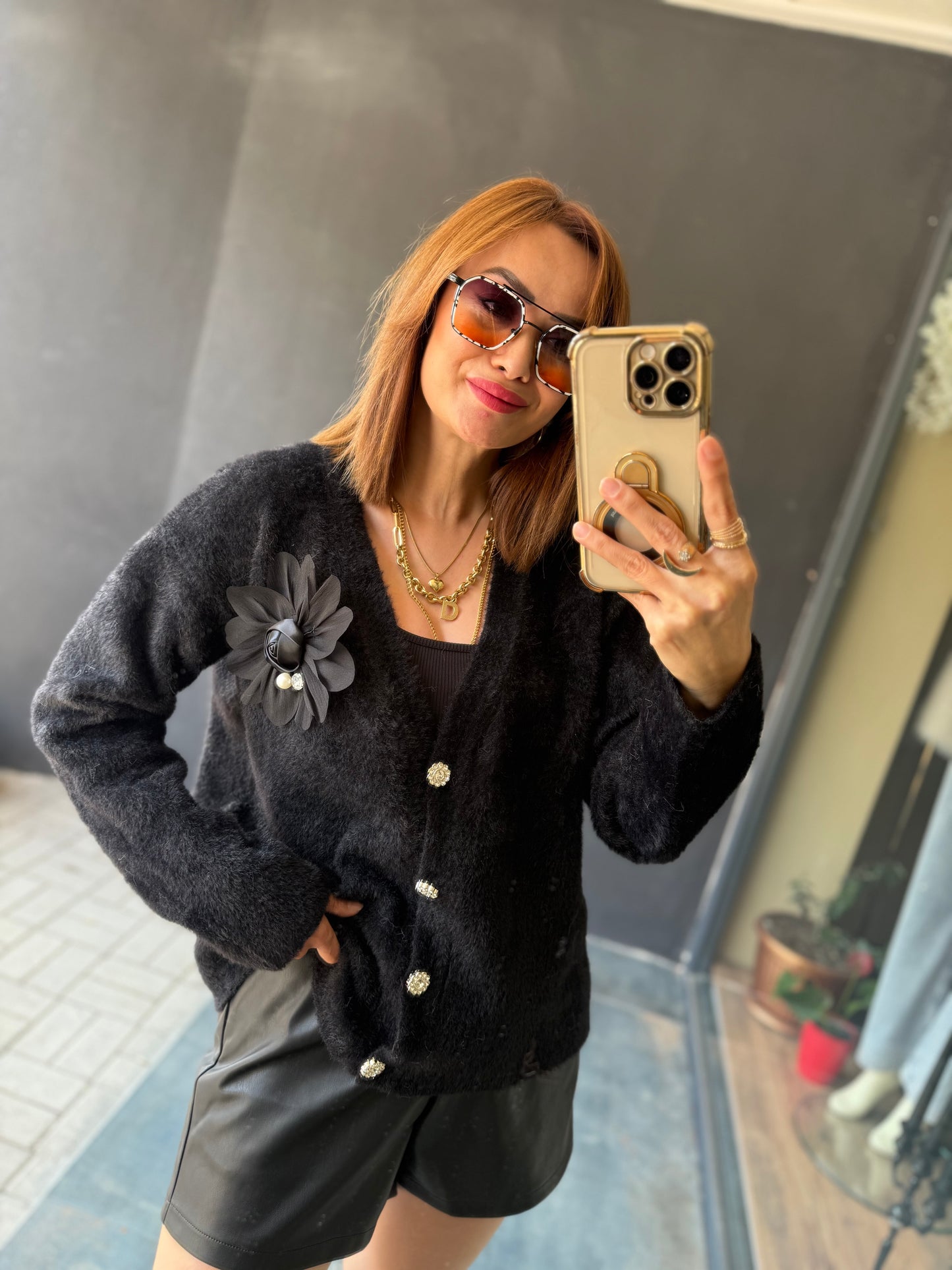 Angeli Broşlu Siyah Kaşmir Hırka