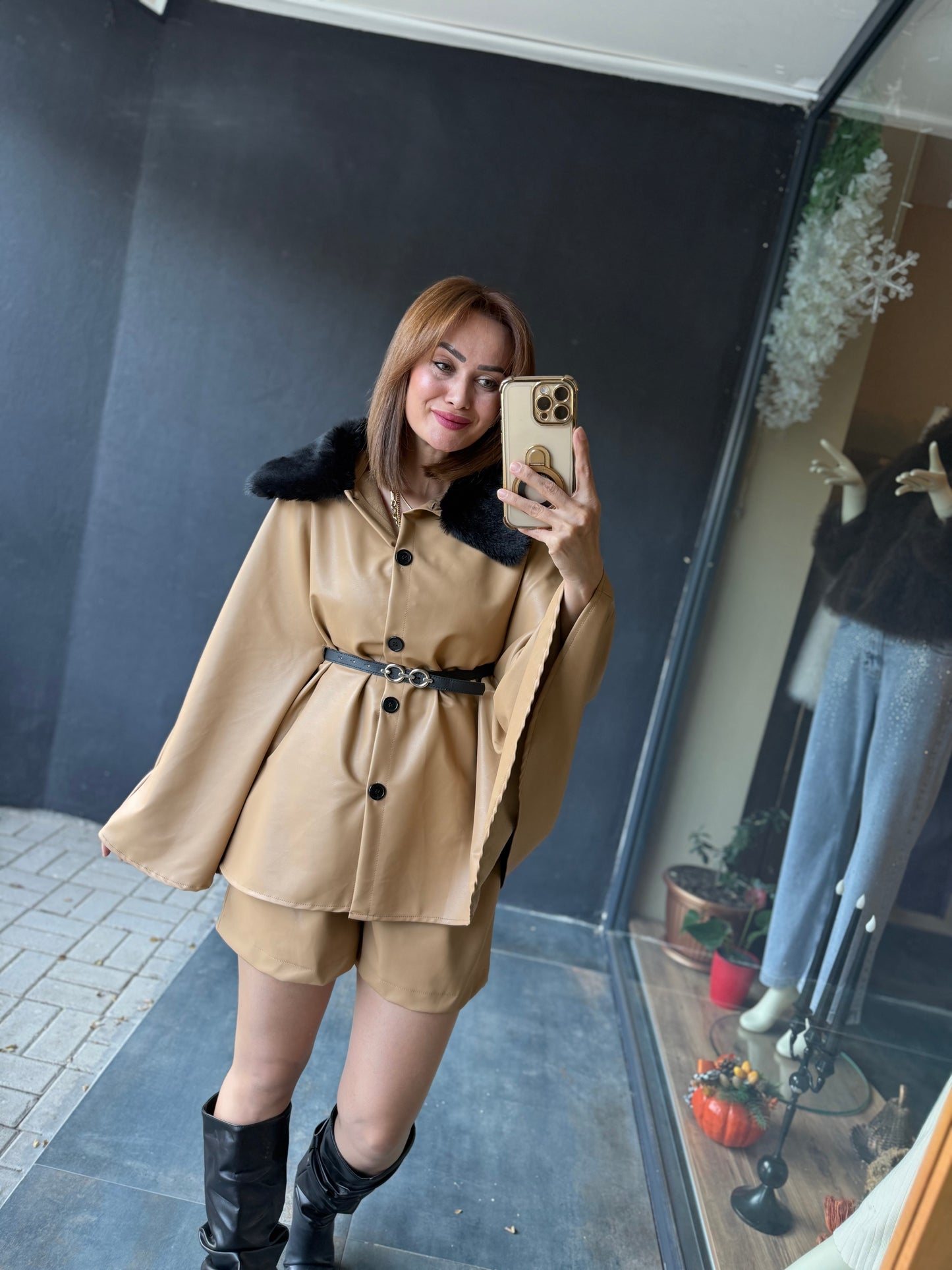 Bolonya Bej Deri Panço &Şort Takım