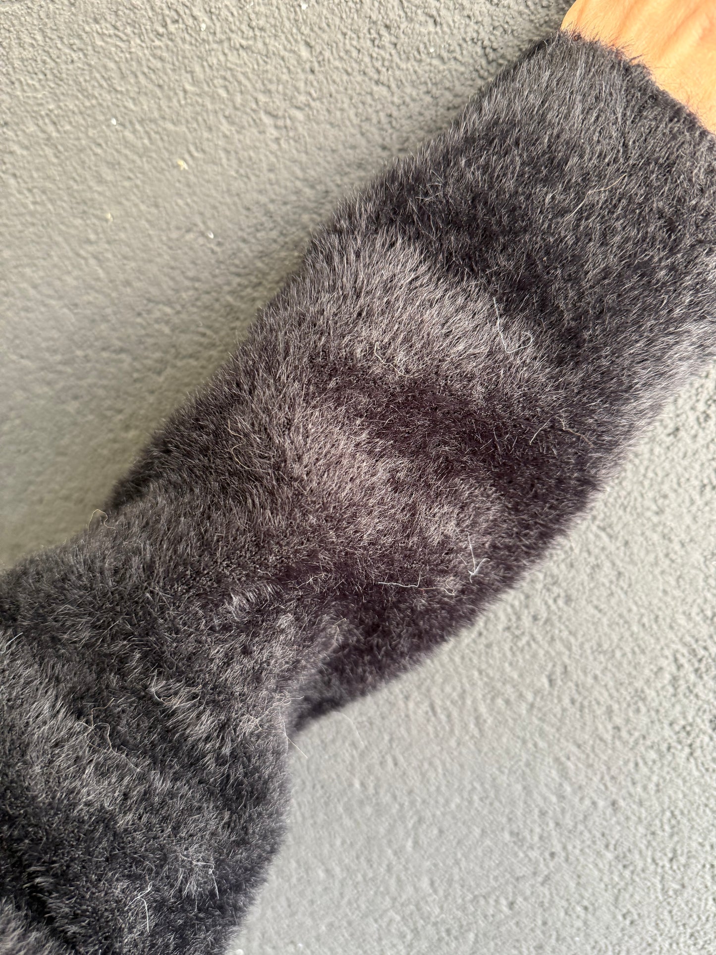 Angeli Broşlu Siyah Kaşmir Hırka