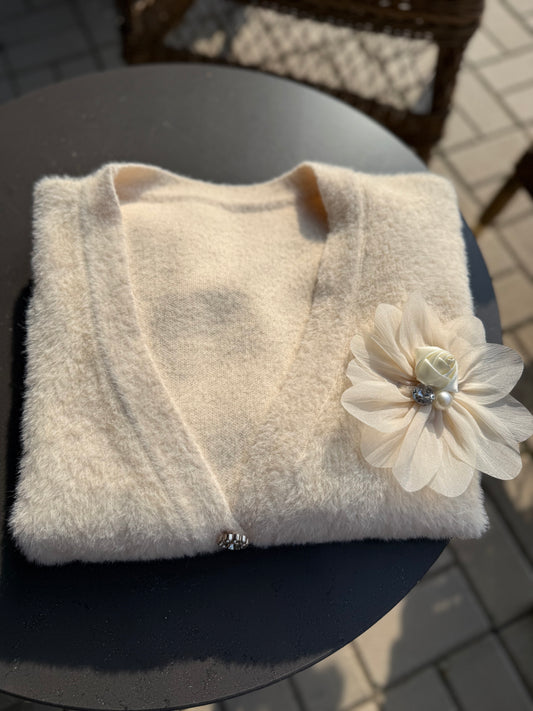 Angeli Broşlu Bej Kaşmir Hırka