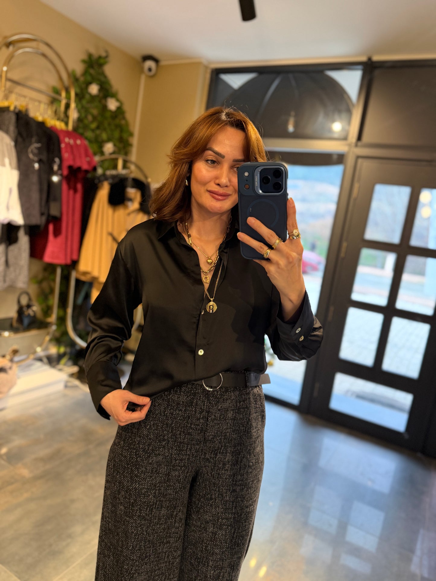 Janet Siyah Saten Gömlek