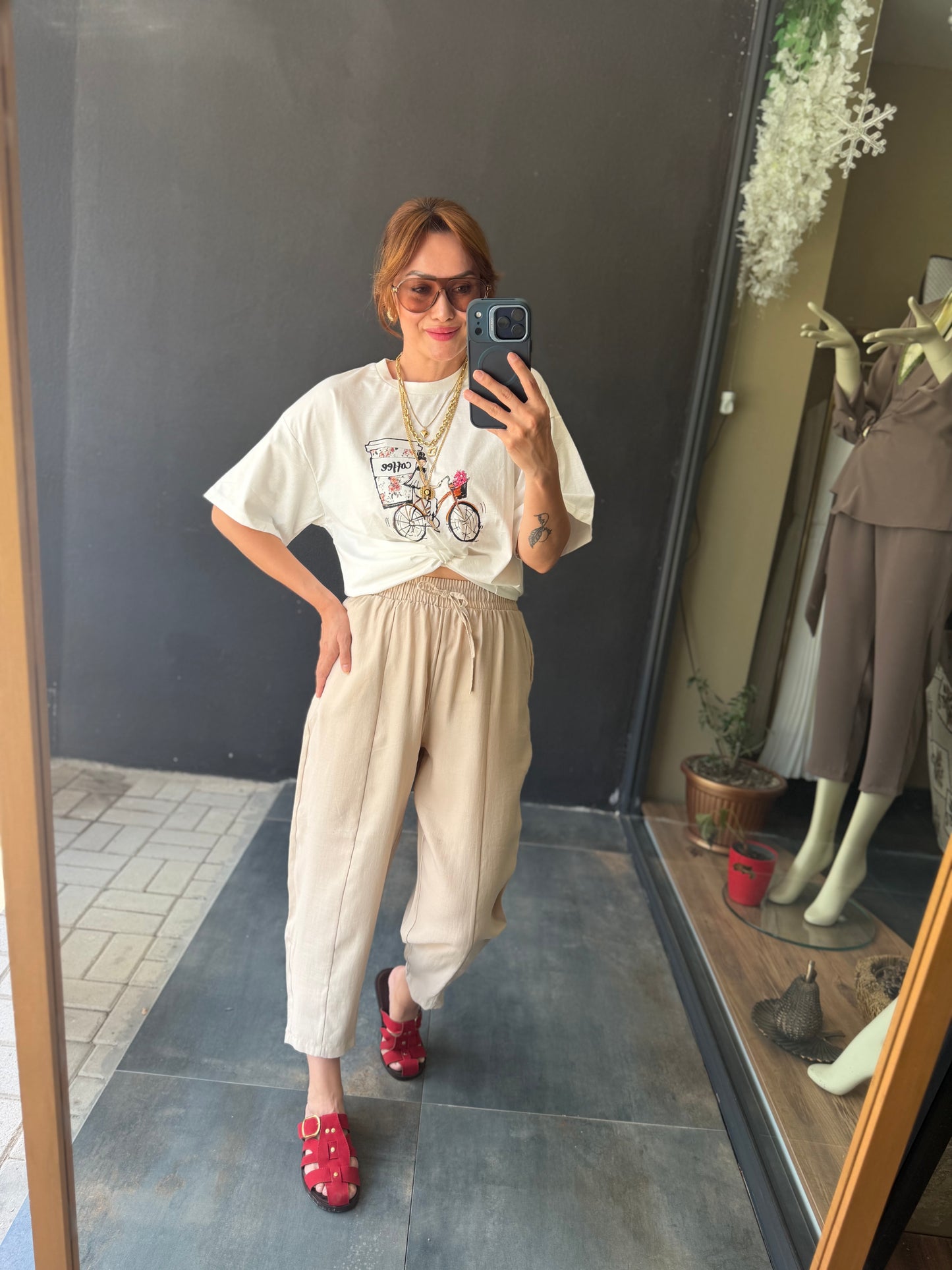 Bej Tensel Havuç Pantolon & T-Shirt Kombin