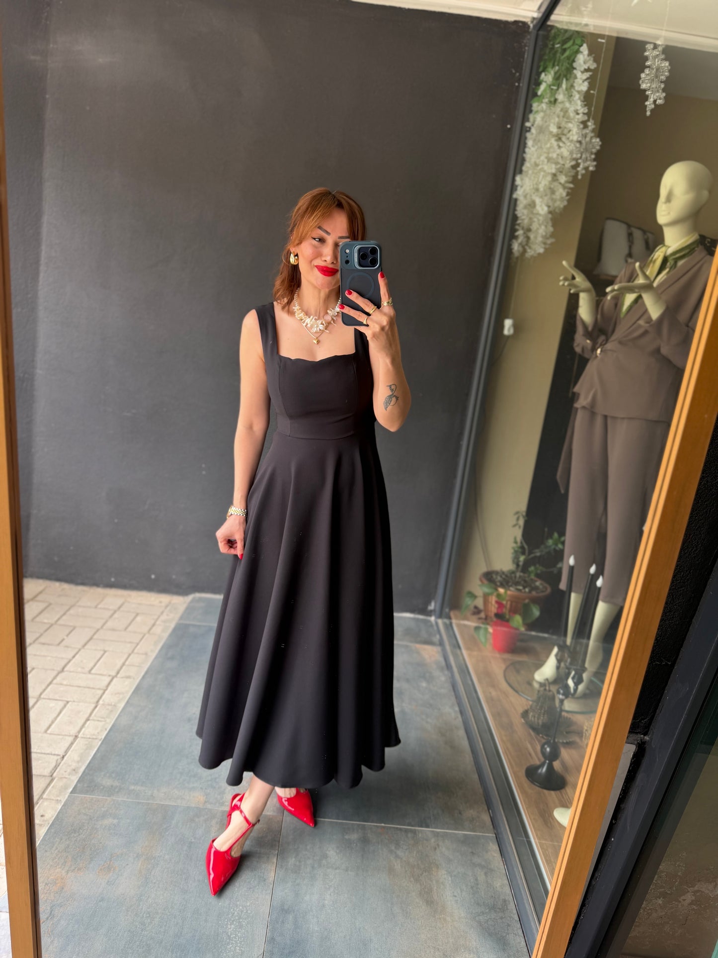 Mathilda Siyah Midi Elbise