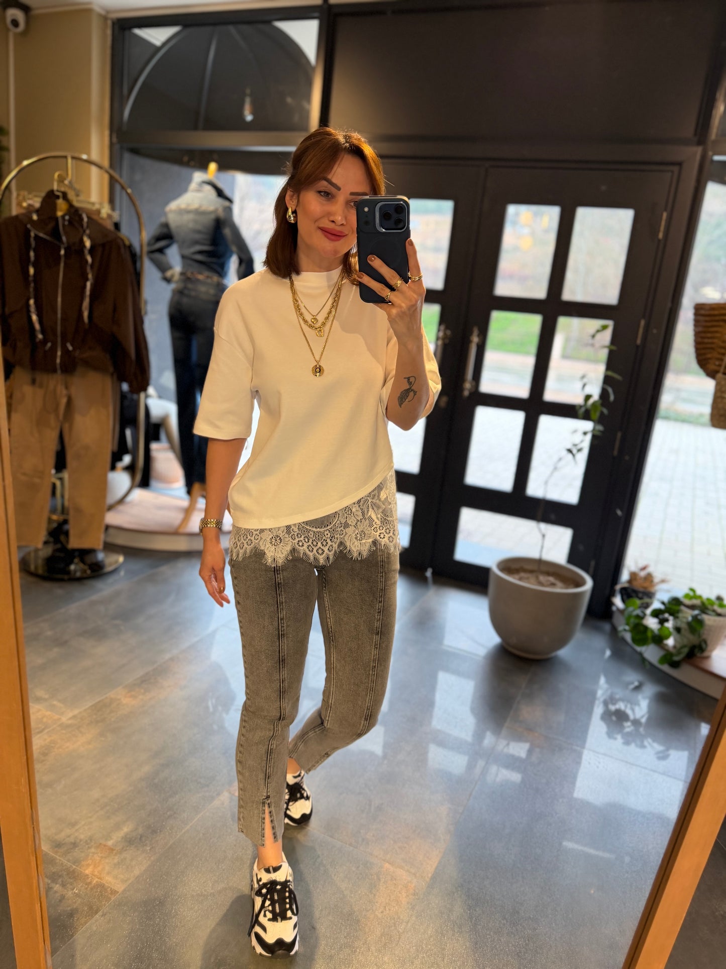 Dantel Etek Uçlu Bluz