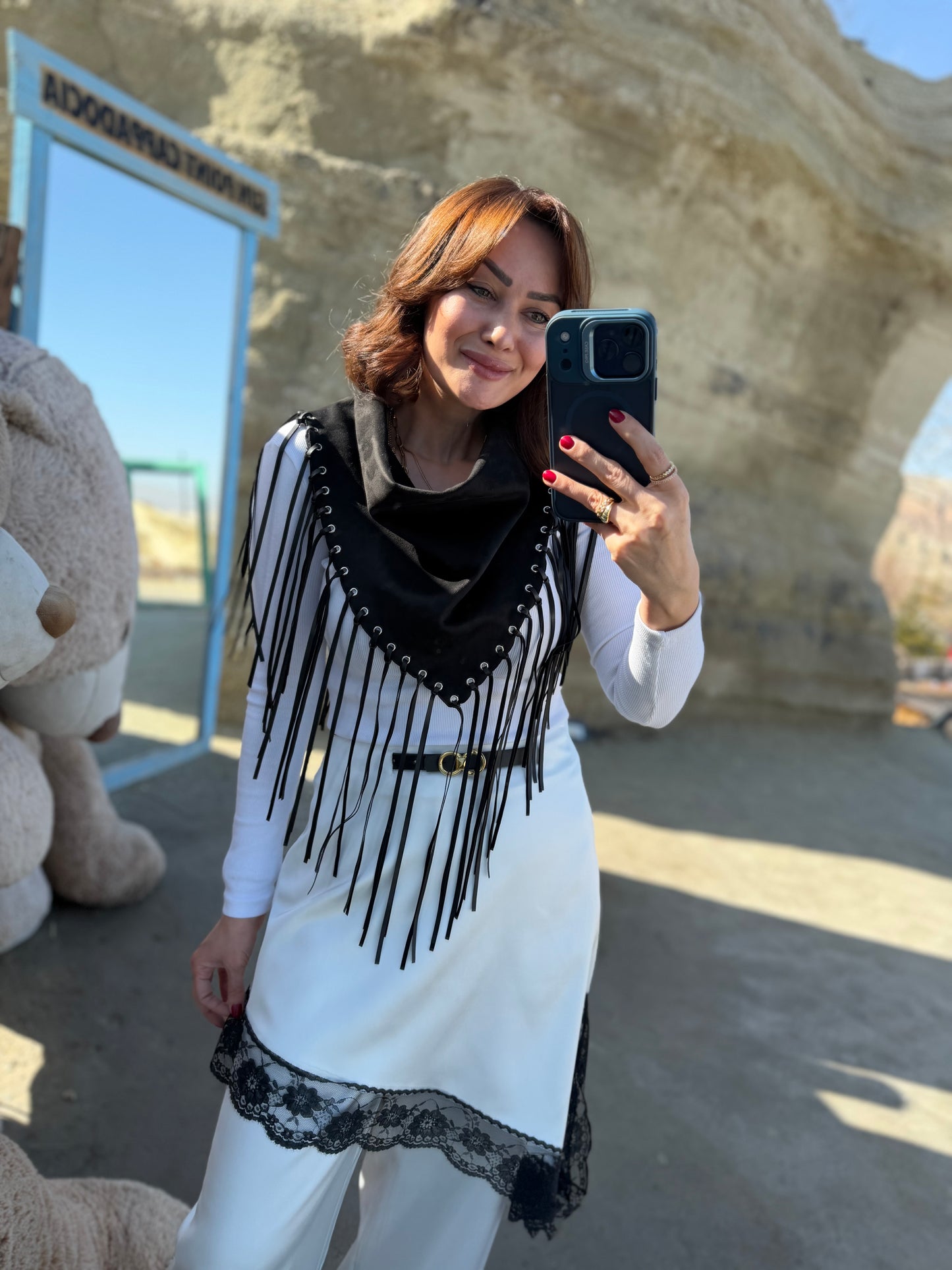 Siyah Püsküllü Boyunluk