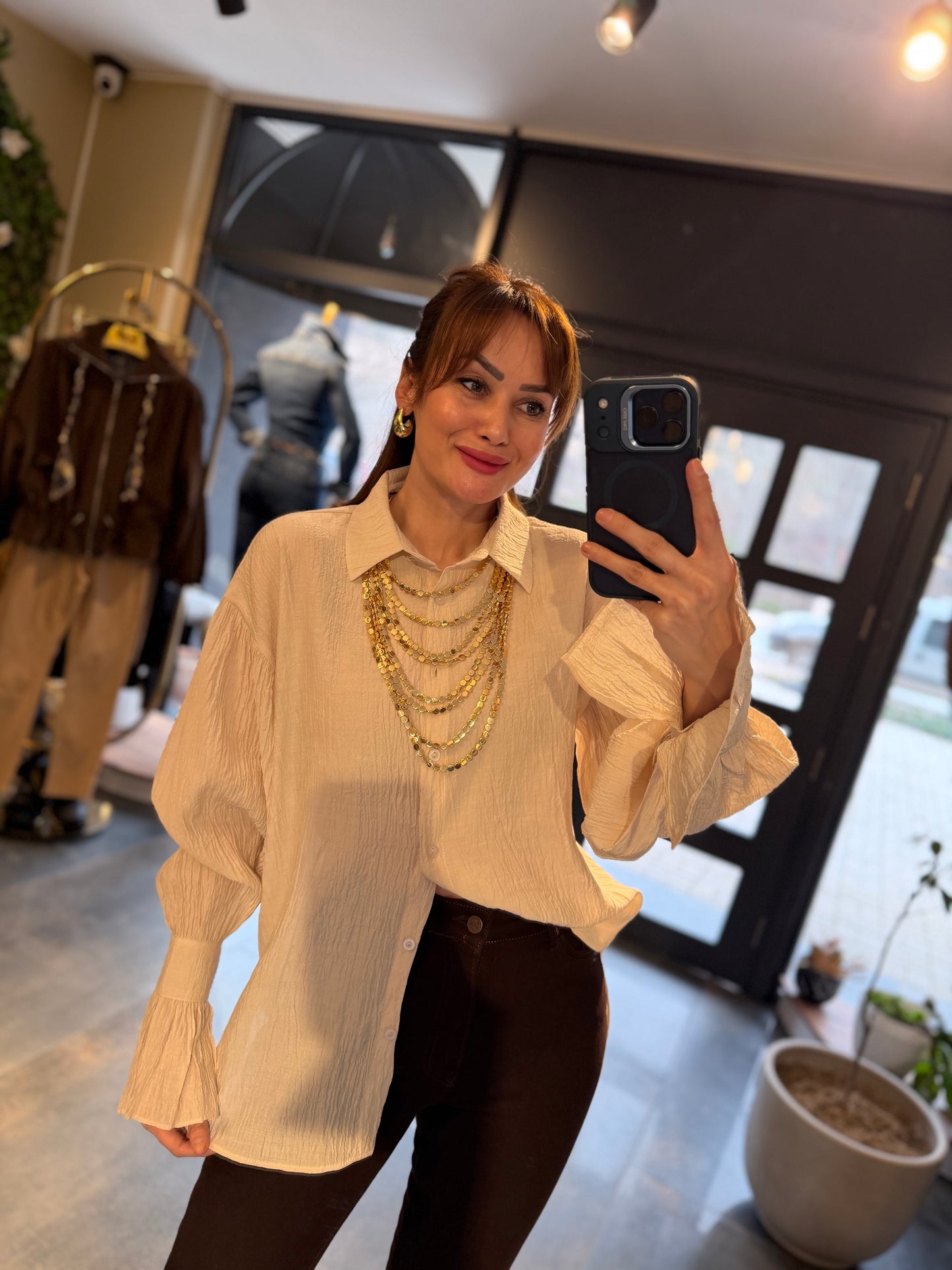 Reta Volanlı Bej Tiril Gömlek