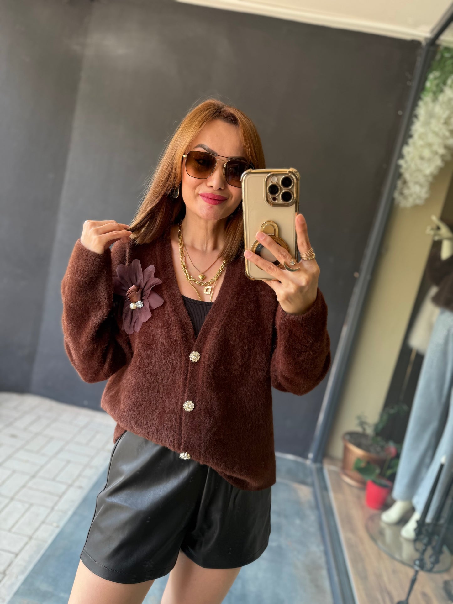 Angeli Broşlu Kahve Kaşmir Hırka