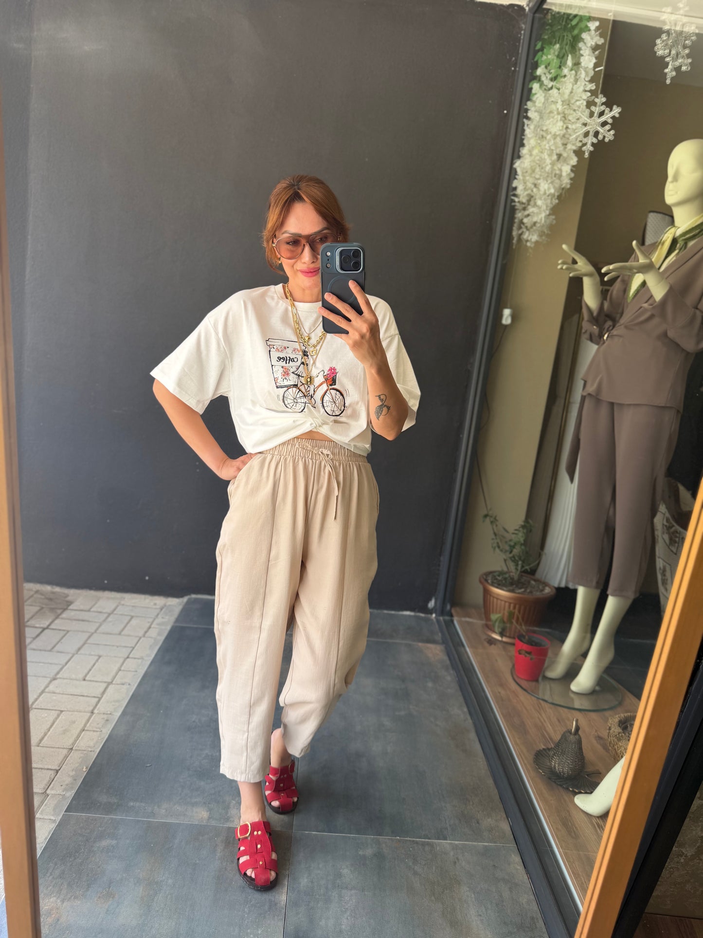 Bej Tensel Havuç Pantolon & T-Shirt Kombin