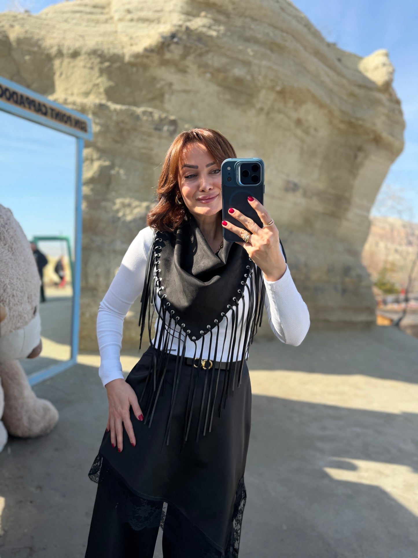 Siyah Püsküllü Boyunluk