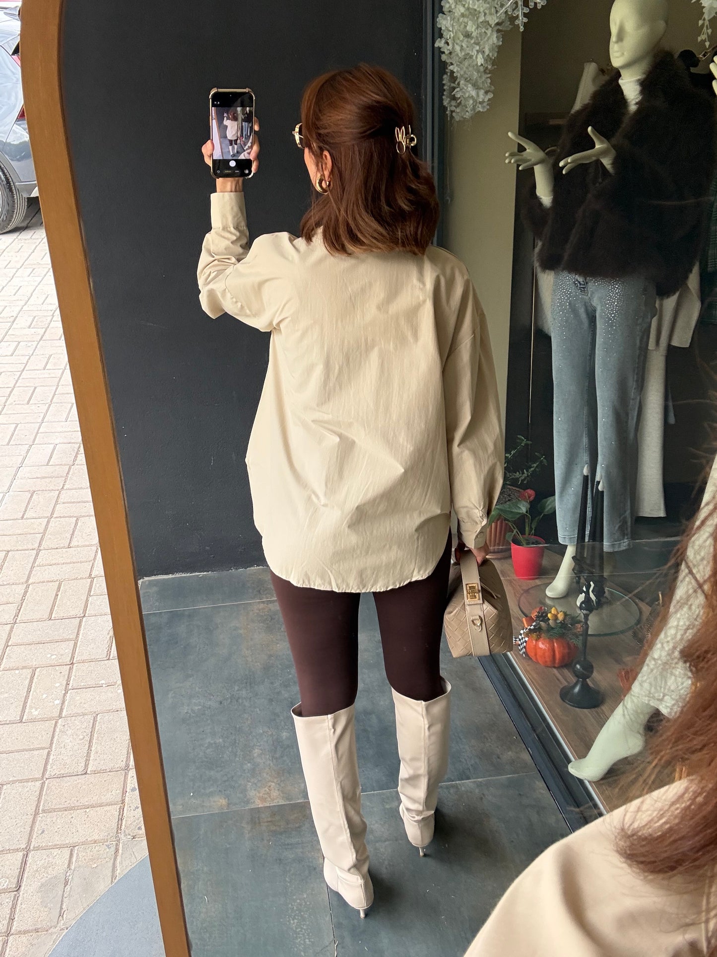 Dafina Gold Broşlu Bej Gömlek