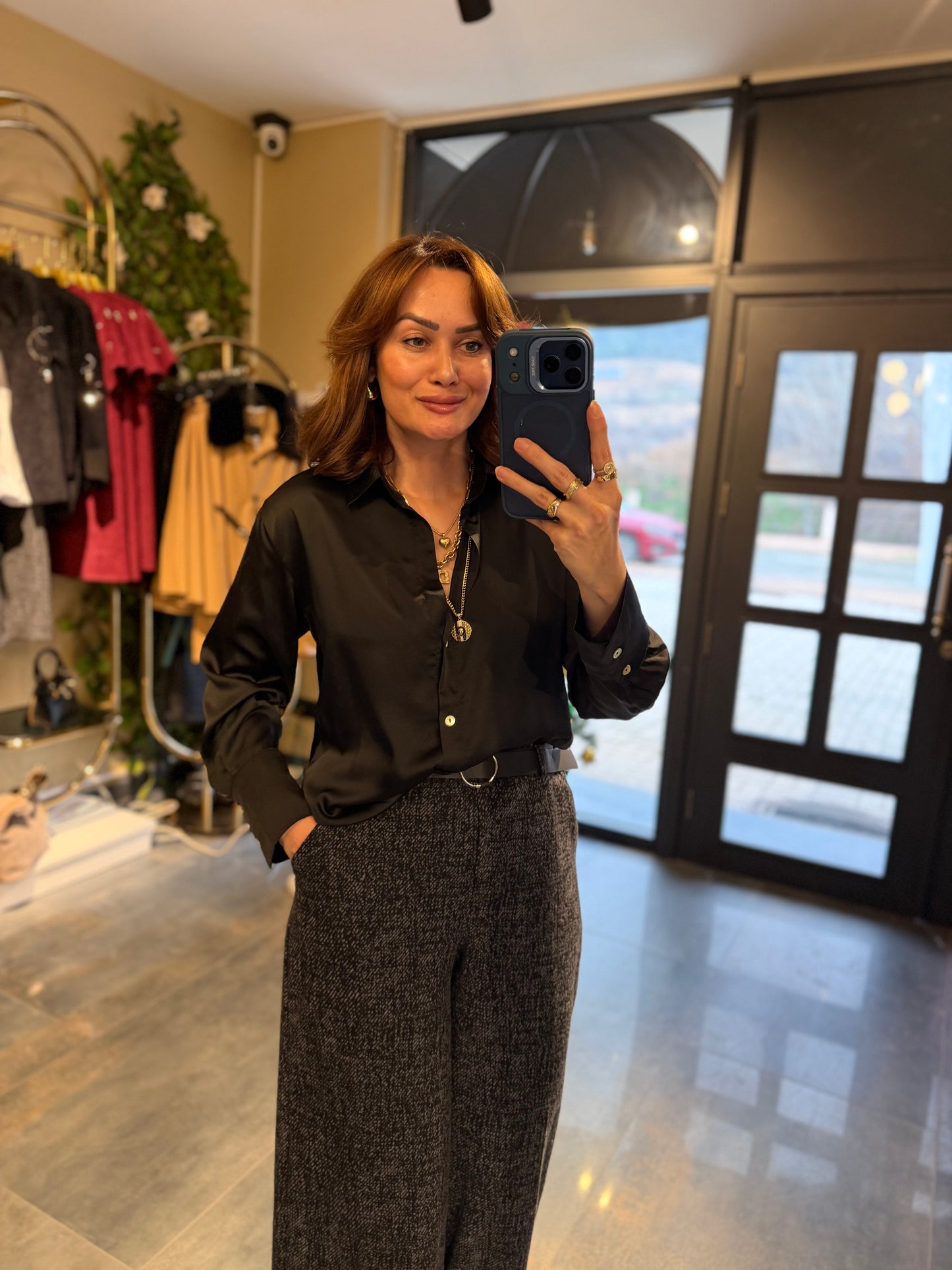 Janet Siyah Saten Gömlek
