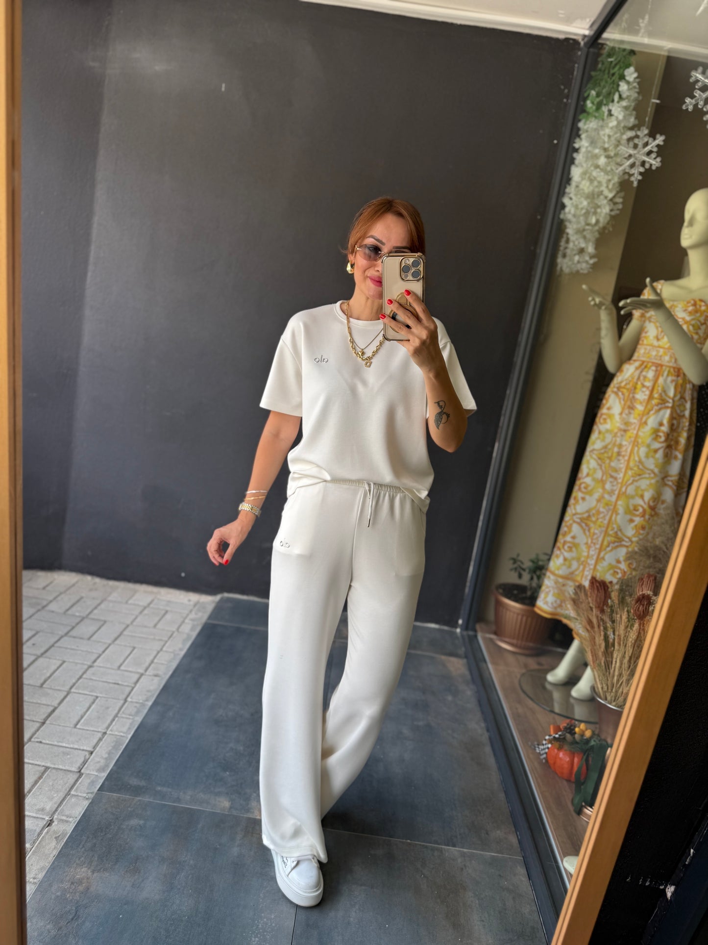 Latest Beyaz Modal Takım