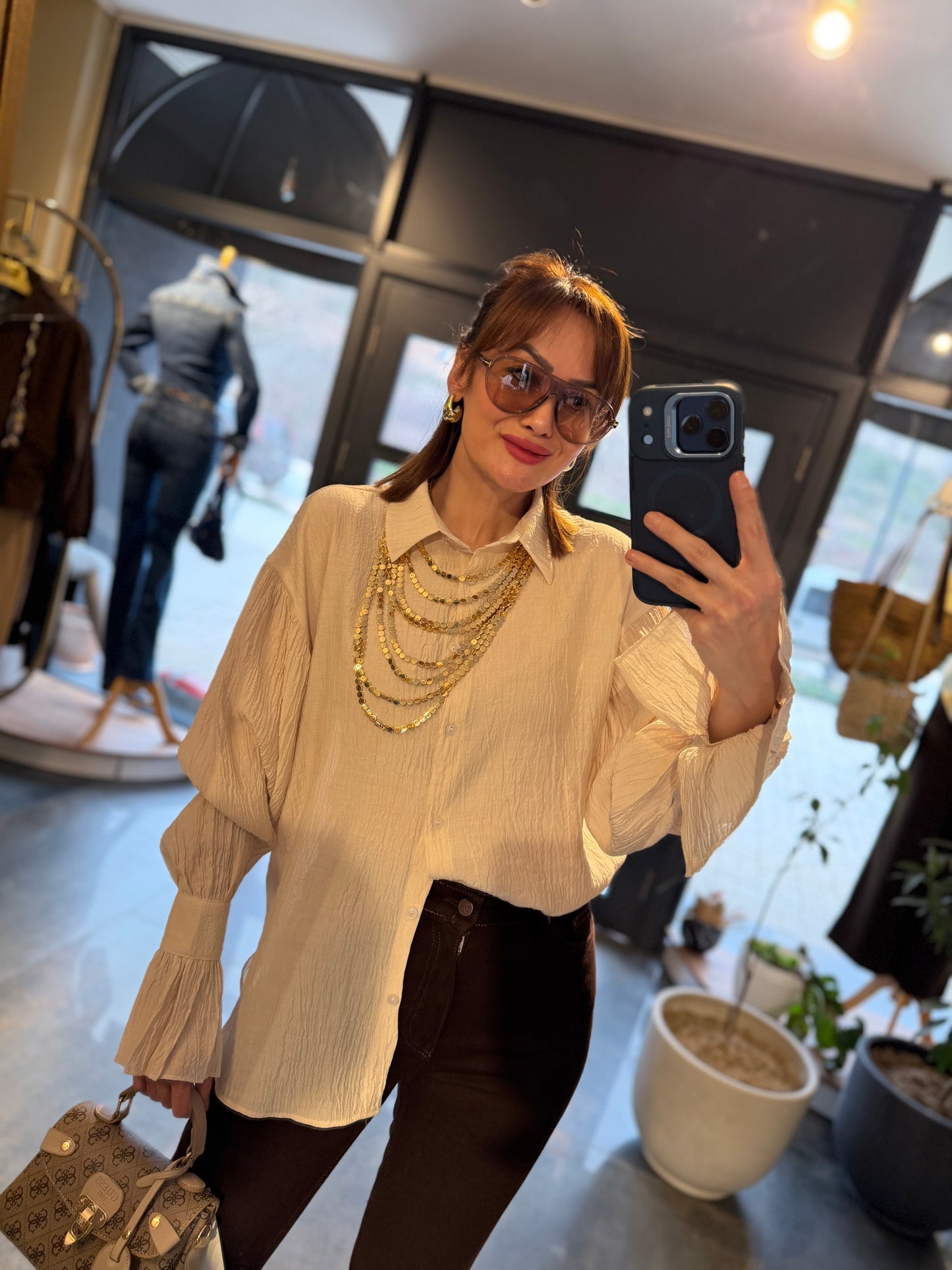 Reta Volanlı Bej Tiril Gömlek